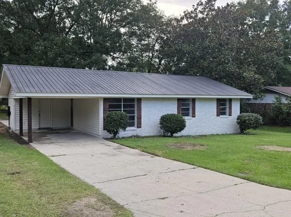 1203 Dawn Dr, Ellisville, MS 39437