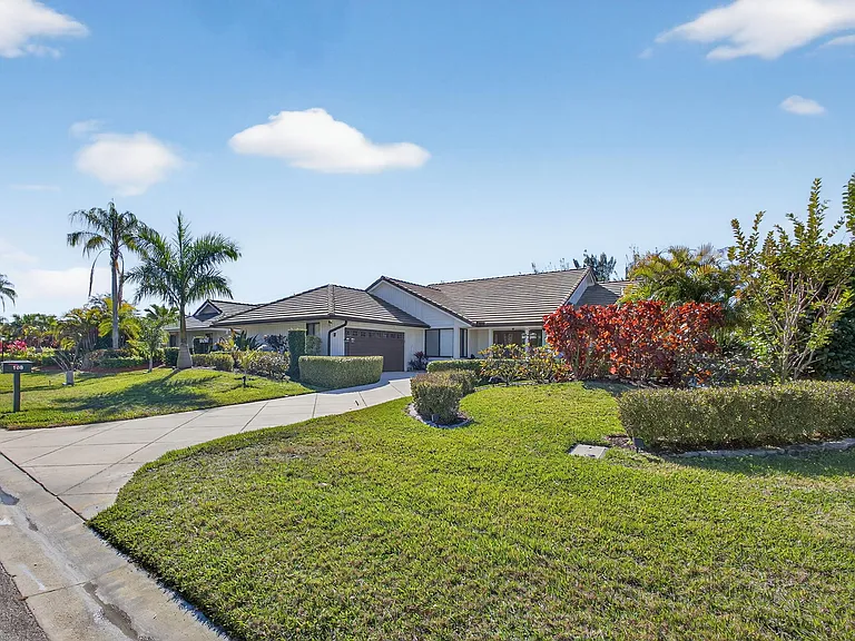 168 Thornton Dr — Photo 3