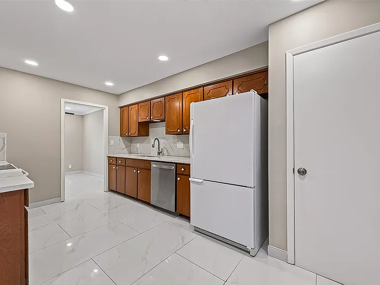 6649 De Moss Dr #649 — Photo 19