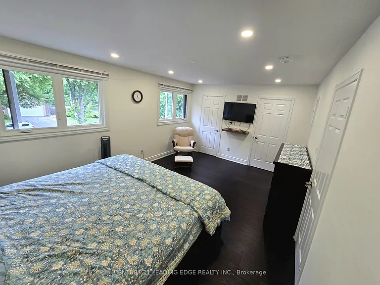 11 Radford Cres #MAIN FLR — Photo 14