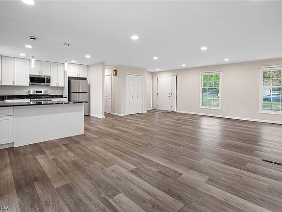 4th image of 431 Miller Dr