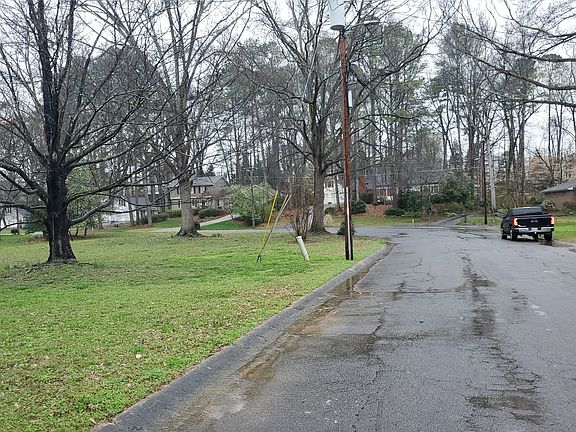 5th image of 2000 Royal Ct