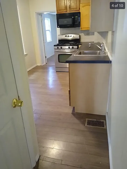 3 bed, 1049 sqft, $2,200 — Photo 3