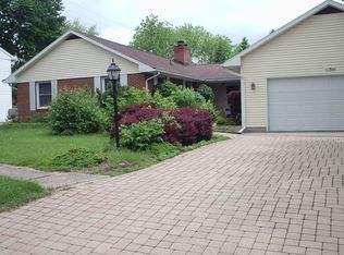 1126 N Jefferson Ave, Dixon, IL 61021