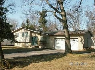 2730 Costa Mesa Rd, Waterford, MI 48329