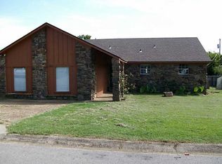 1023 North Dr, Alma, AR 72921