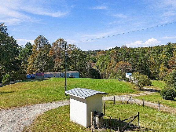 4th image of 631 Union Hill Rd