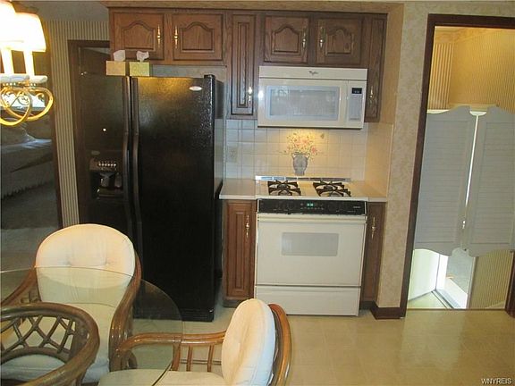 4th image of 13 Rosemead Ln