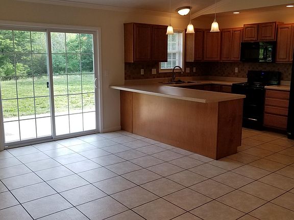 Vaulted Ceiling Kitchen & Dining Room to Back Patio Doors