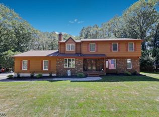 88 Manor Dr, Ramsey, NJ 07446