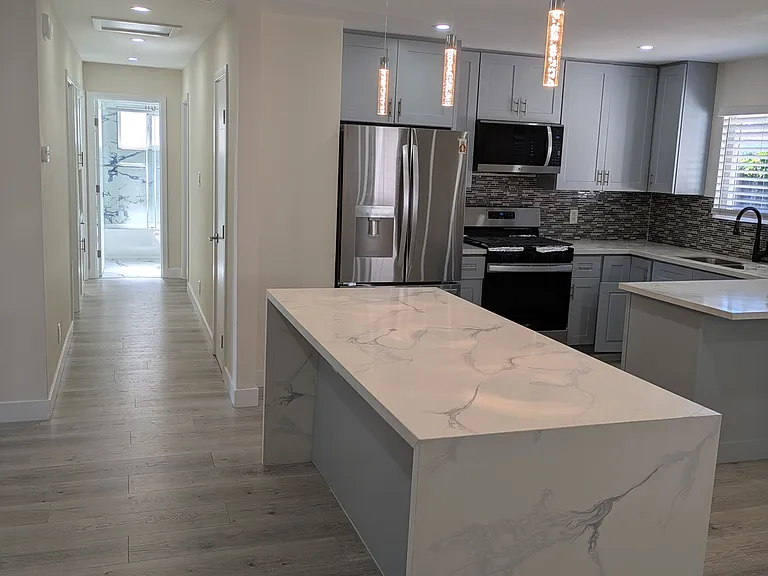 2355 Bennington Ln — Photo 3