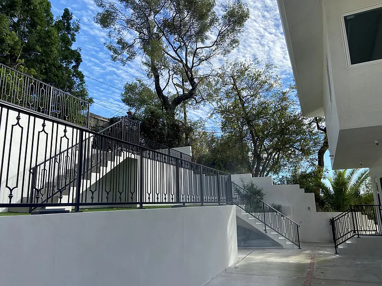 1827 Hill Dr — Photo 22