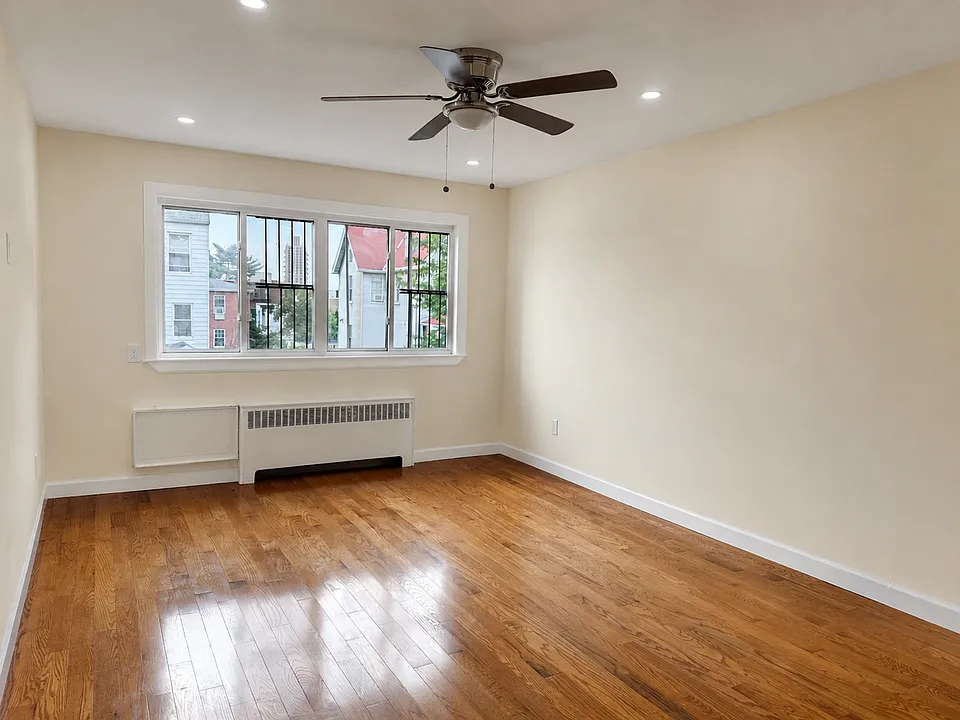 752 Van Nest Ave #2