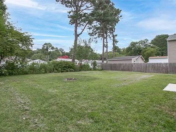 Great Backyard for summer barbecues or just relaxing.