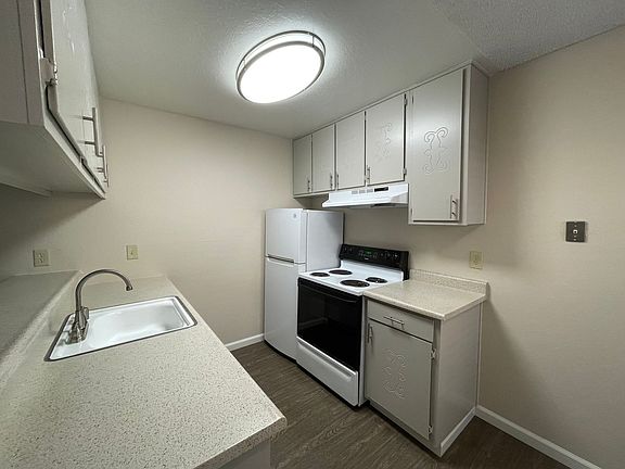 3rd image of 2114 H St APT 3