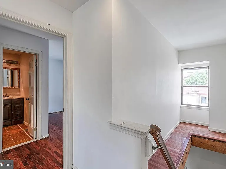 2025 Arch St #E — Photo 4