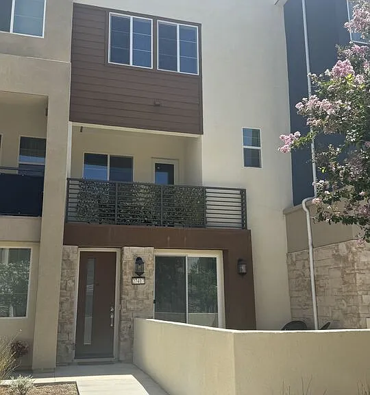 27417 Horizon View Ln — Photo 1
