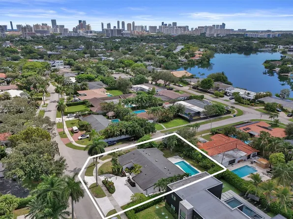 1990 NE 197th Ter, Miami, FL 33179