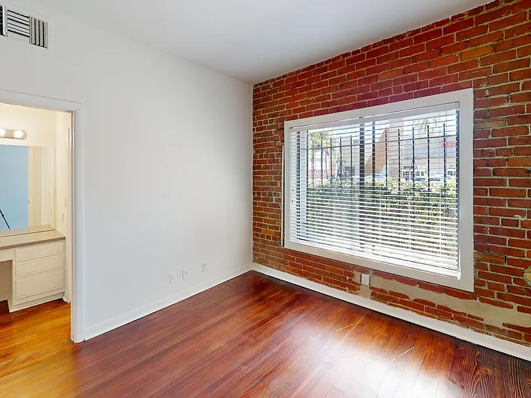 Burnside Villas Apartments — Photo 12