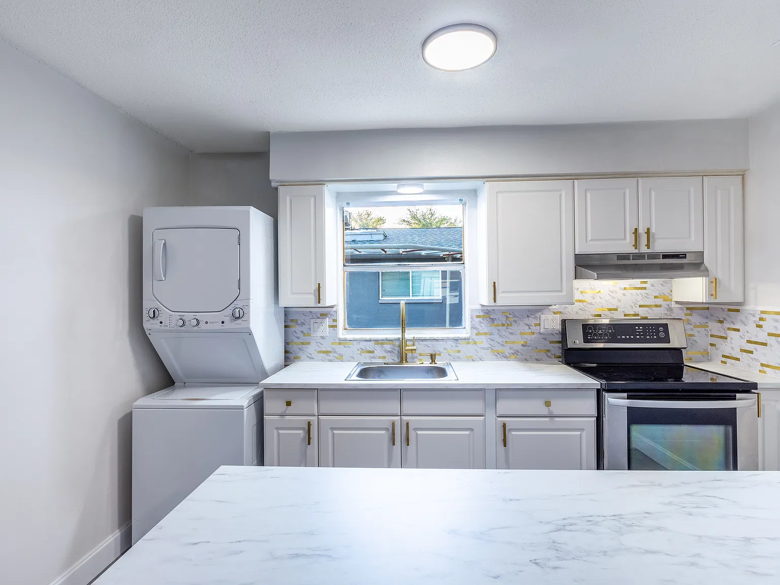 2 bed, 953 sqft, $1,949 — Photo 3