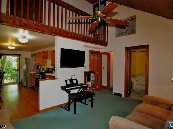217 Canadawa Ln, Highland Lakes, NJ 07422
