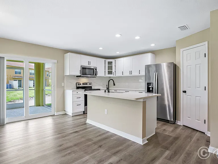 10831 Johanna Ave — Photo 6