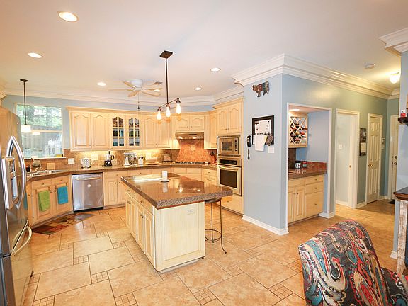 3rd image of 3626 River Oaks Ct
