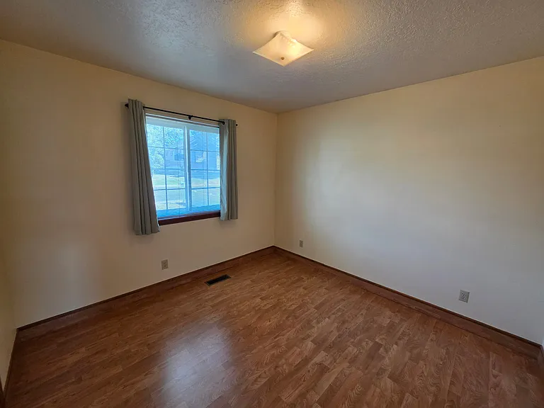 327 W 765 S — Photo 11