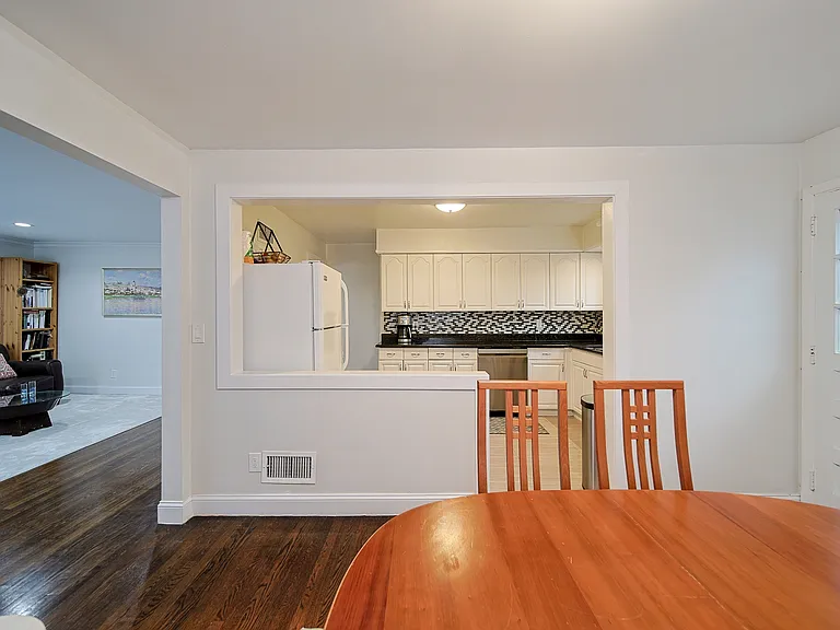 2244 Linwood Ave #1 — Photo 14