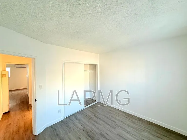 1426 S Point View St #5 — Photo 12
