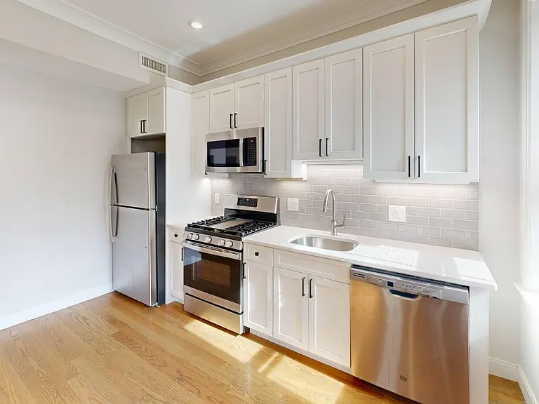 191 Porter St #4 — Photo 1
