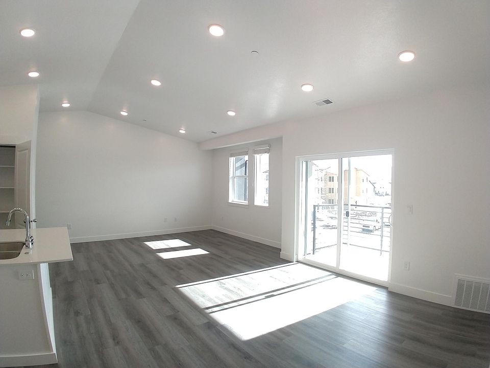 Vaulted ceilings & no one living above you!