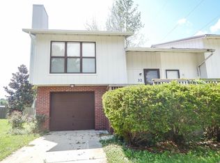 32 Kinney Dr, Belleville, IL 62221