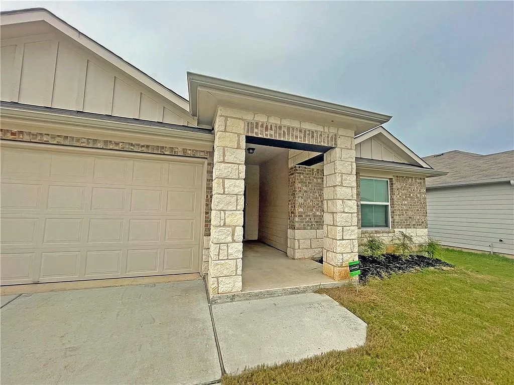 4 bed, 2.0 bath, 1666 sqft, $1,950 — Photo 2