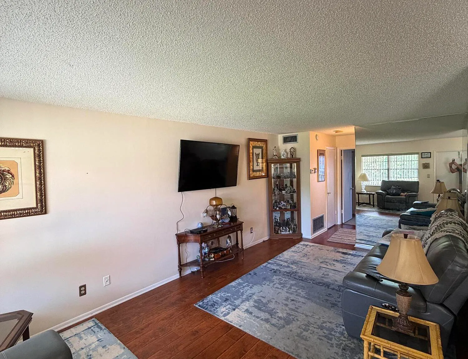 1 bed, 1.5 bath, 750 sqft, $1,600 — Photo 3