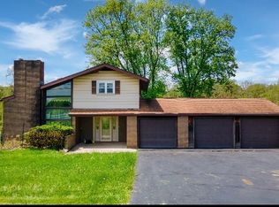 1517 Rolling Acres Rd, New Cumberland, WV 26047