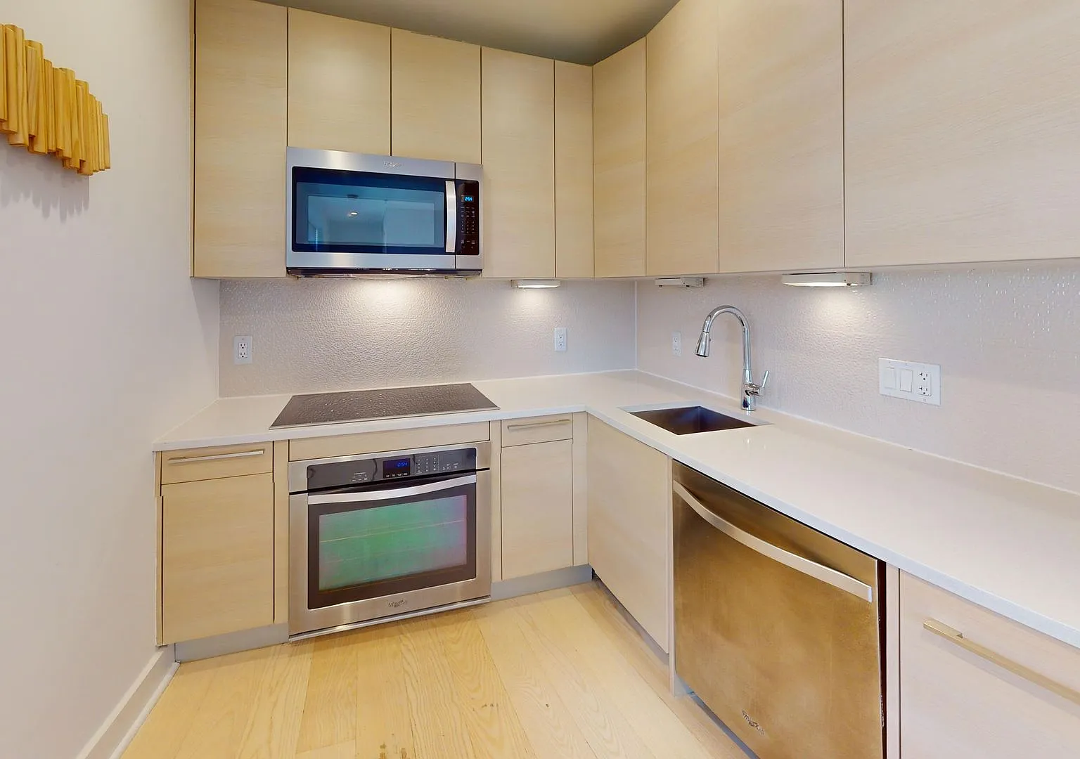 Top Floor Updated One Bedroom W/Sleek Appliances, Washer/Dryer Combo in Amazing Location! — Photo 2