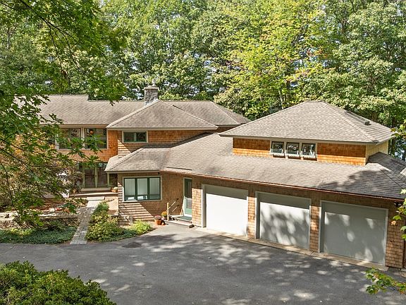 4th image of 42 Great Pond Dr