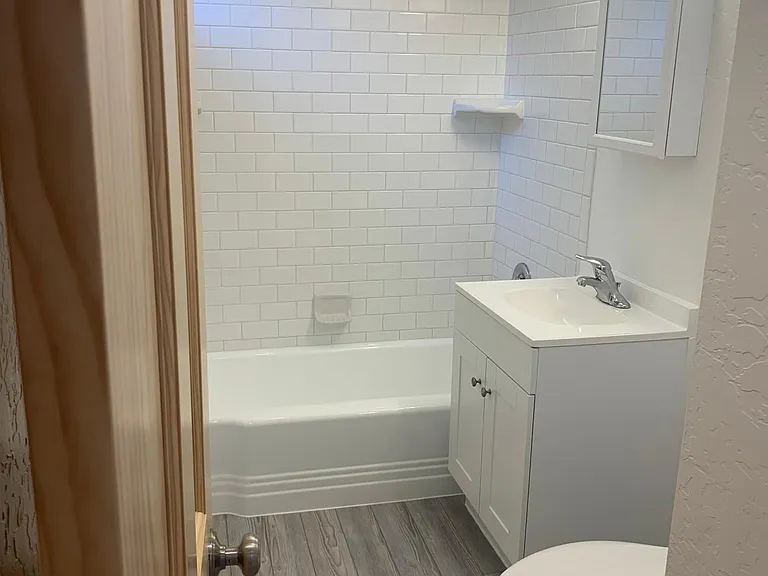 701 Brooks St #B — Photo 3