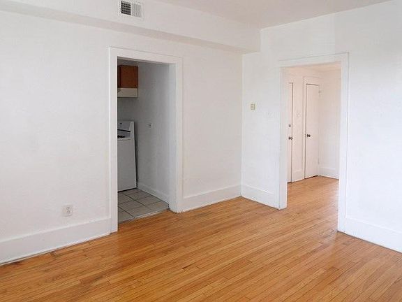 3rd image of 4302 W Flournoy St