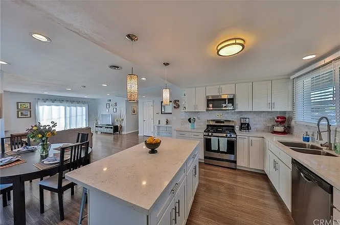 4 bed, 1593 sqft, $4,000 — Photo 4