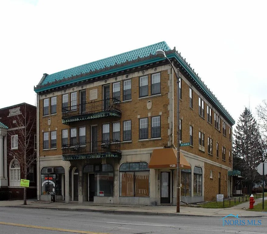 1125 W Sylvania Ave photo 1