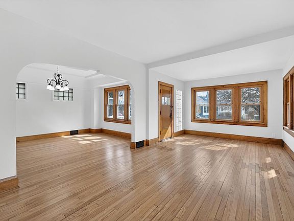 4th image of 2316 E Malvern PLACE
