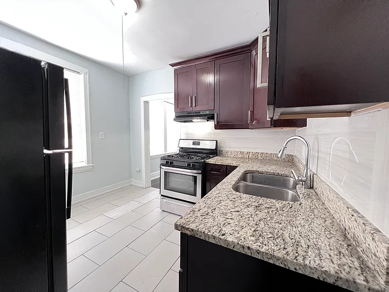 8856 S Lowe Ave #2R — Photo 7