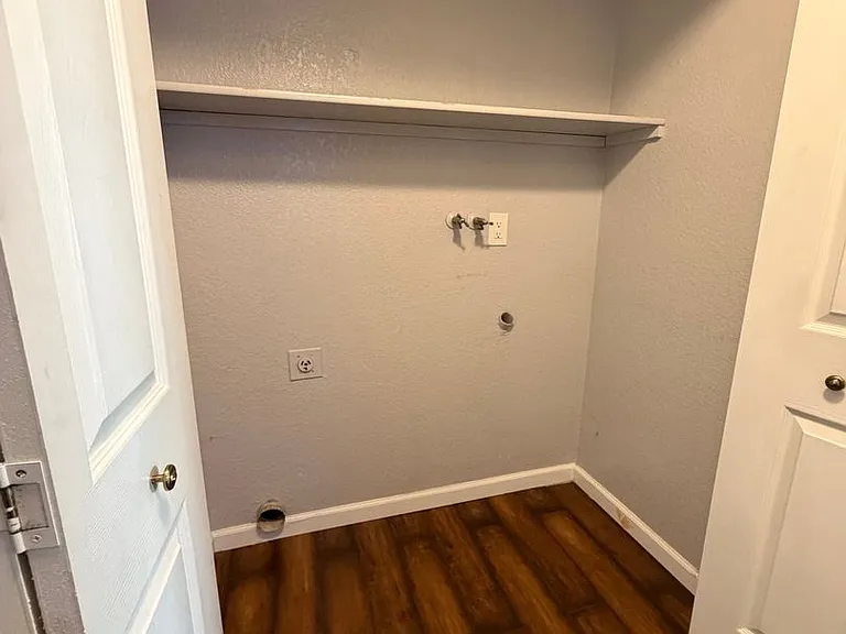 1279 Stanford Dr — Photo 6