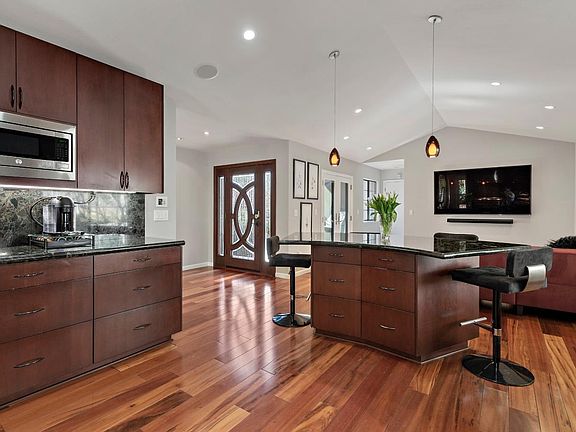 4th image of 5972 Post Oak Cir