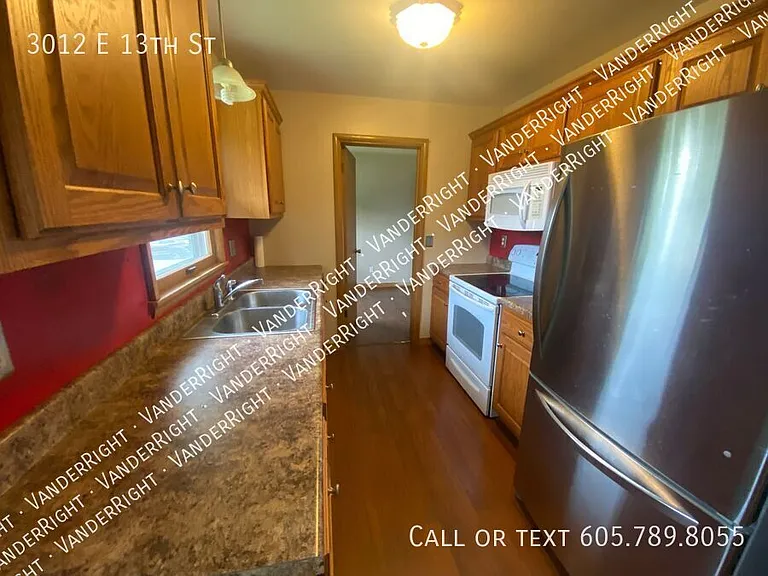 3012 E 13th St — Photo 2