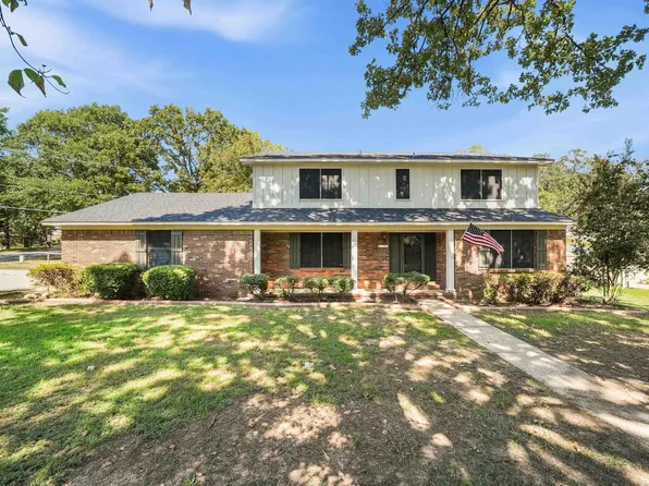 1701 War Eagle Dr, N Little Rock, AR 72116