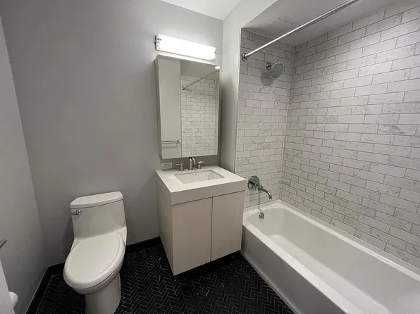 555 Waverly Avenue image 6 of 27