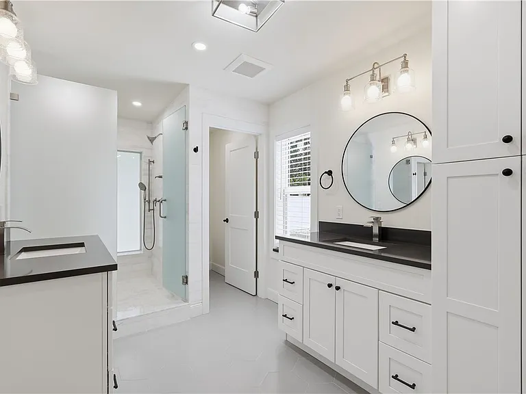 726 Live Oak Ln — Photo 10